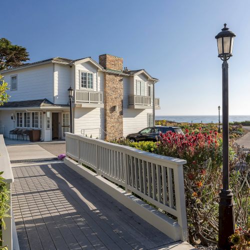 Pelican Inn & Suites