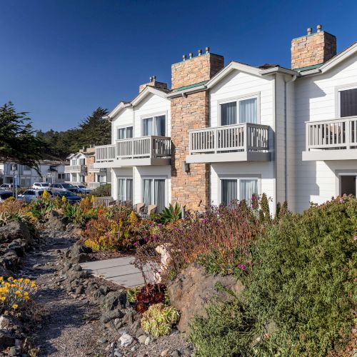 Pelican Inn & Suites